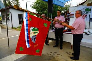 Mirna, 10 let DV Mirna, razvitje prapora, foto PEP (9)